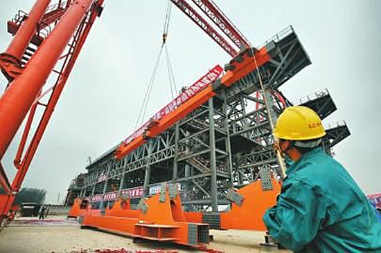 “济南黄河公铁两用桥”拼装施工现场