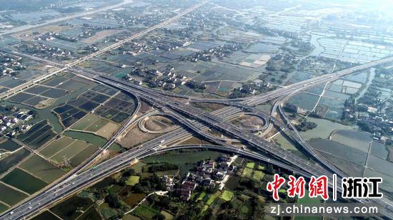 俯瞰杭州绕城高速公路西复线湖州段。浙江交通集团 供图